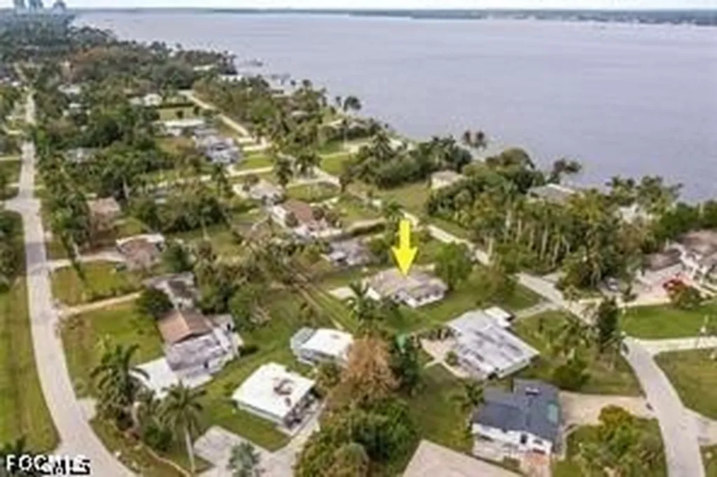 4462 E Riverside Drive Fort Myers FL 33905