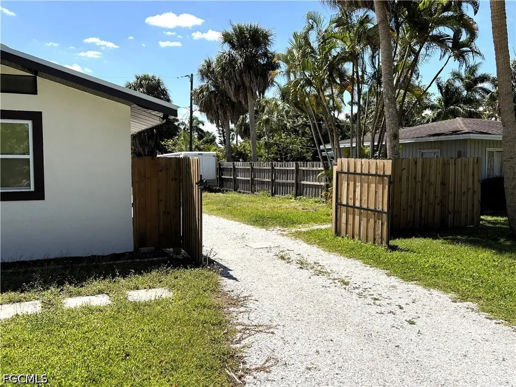 4462 E Riverside Drive Fort Myers FL 33905