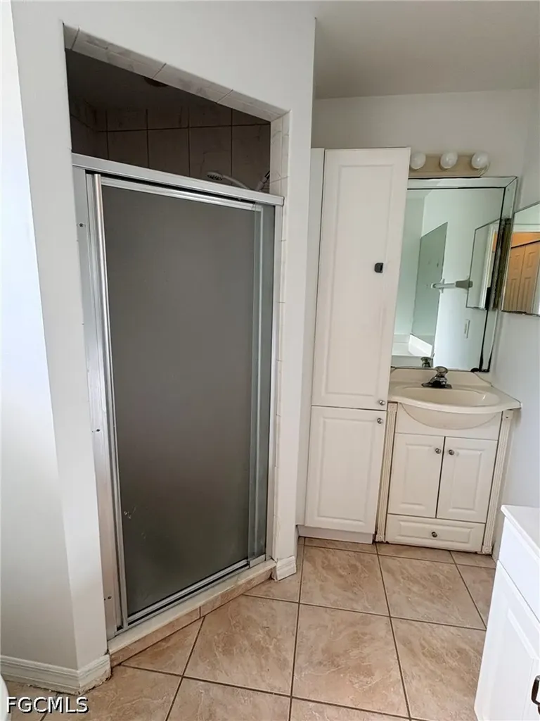 1909 SE Van Loon Terrace Cape Coral FL 33990