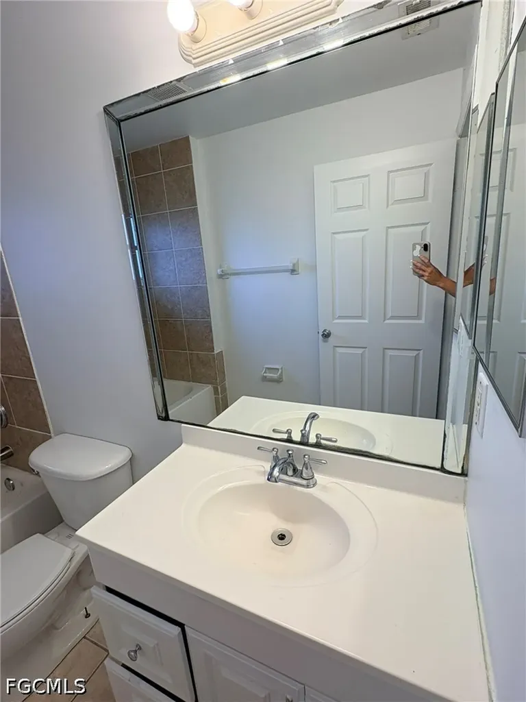 1909 SE Van Loon Terrace Cape Coral FL 33990