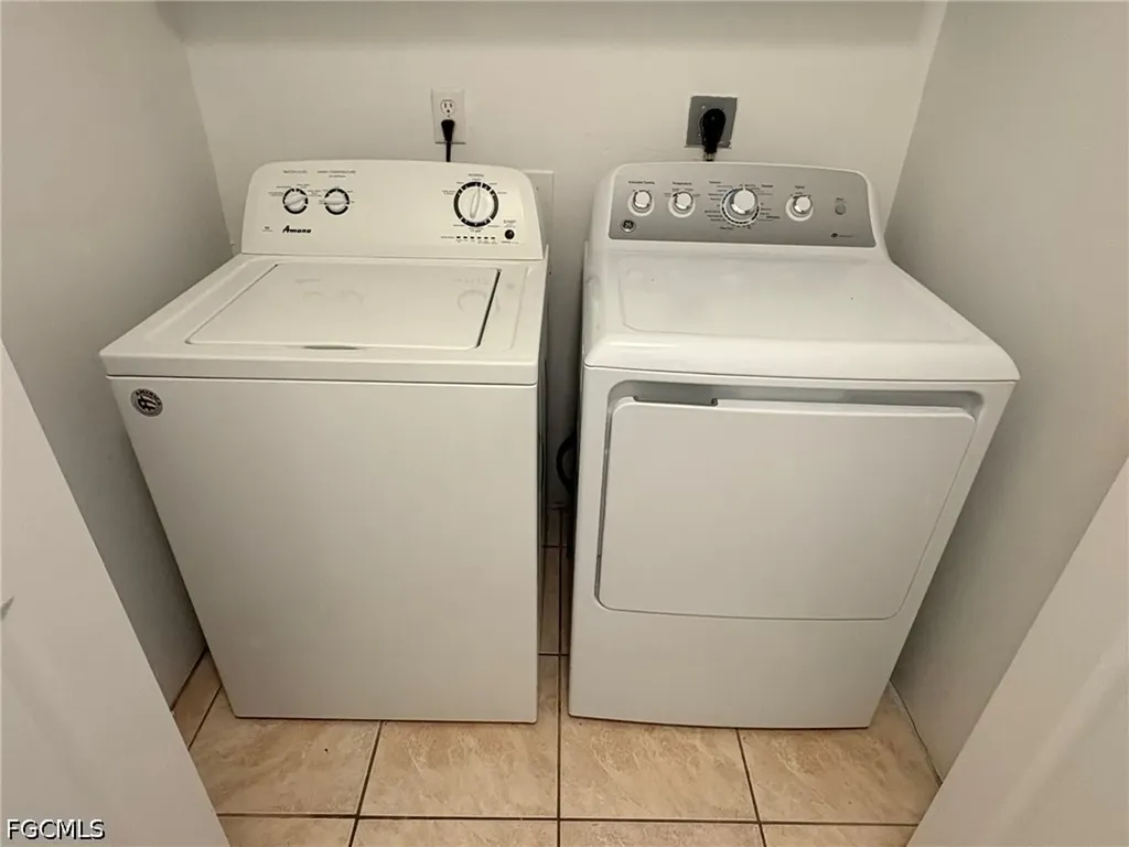 1909 SE Van Loon Terrace Cape Coral FL 33990