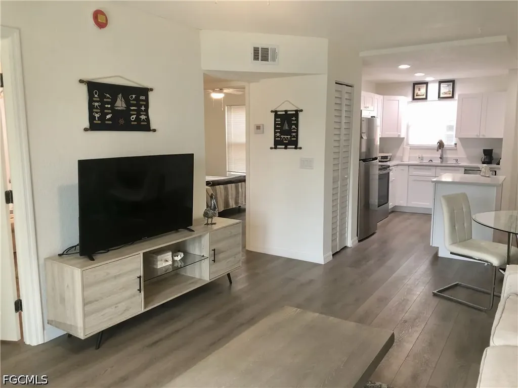16881 Davis Road Fort Myers FL 33908