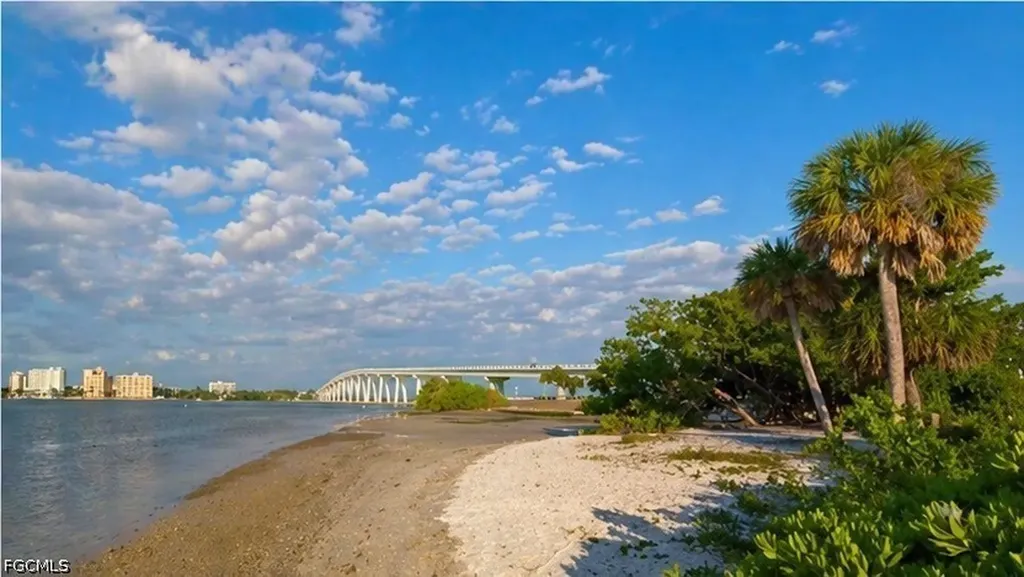 16881 Davis Road Fort Myers FL 33908