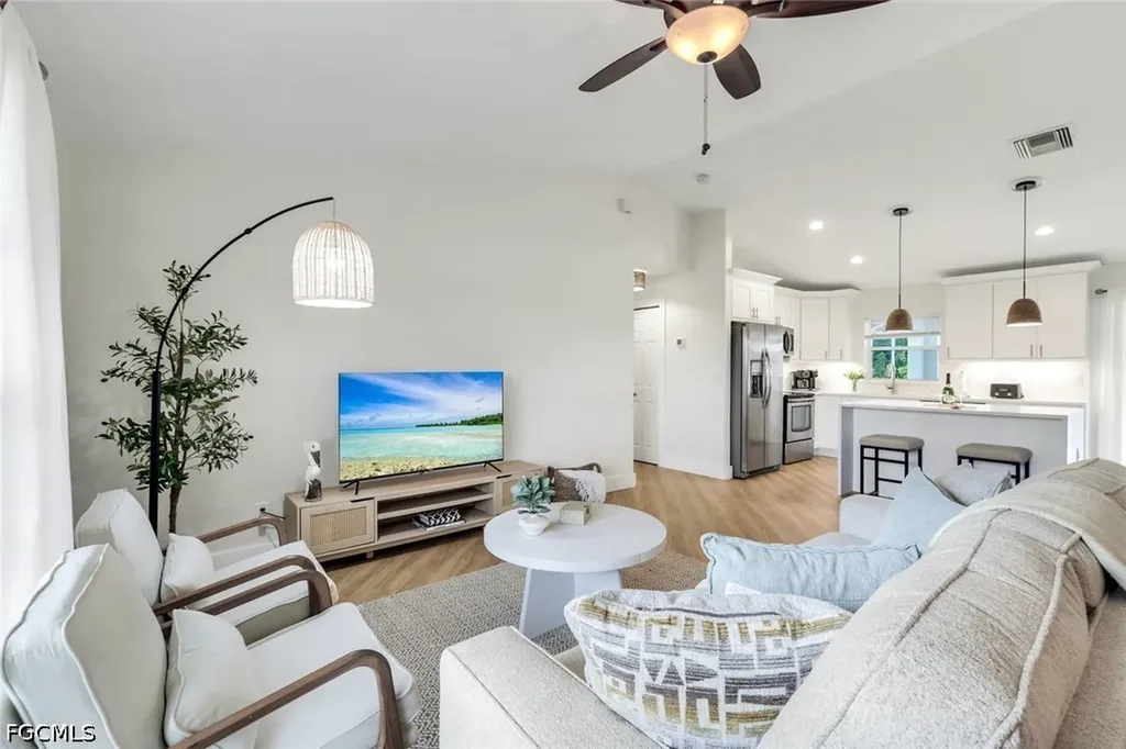 3322 Oasis Boulevard Cape Coral FL 33914
