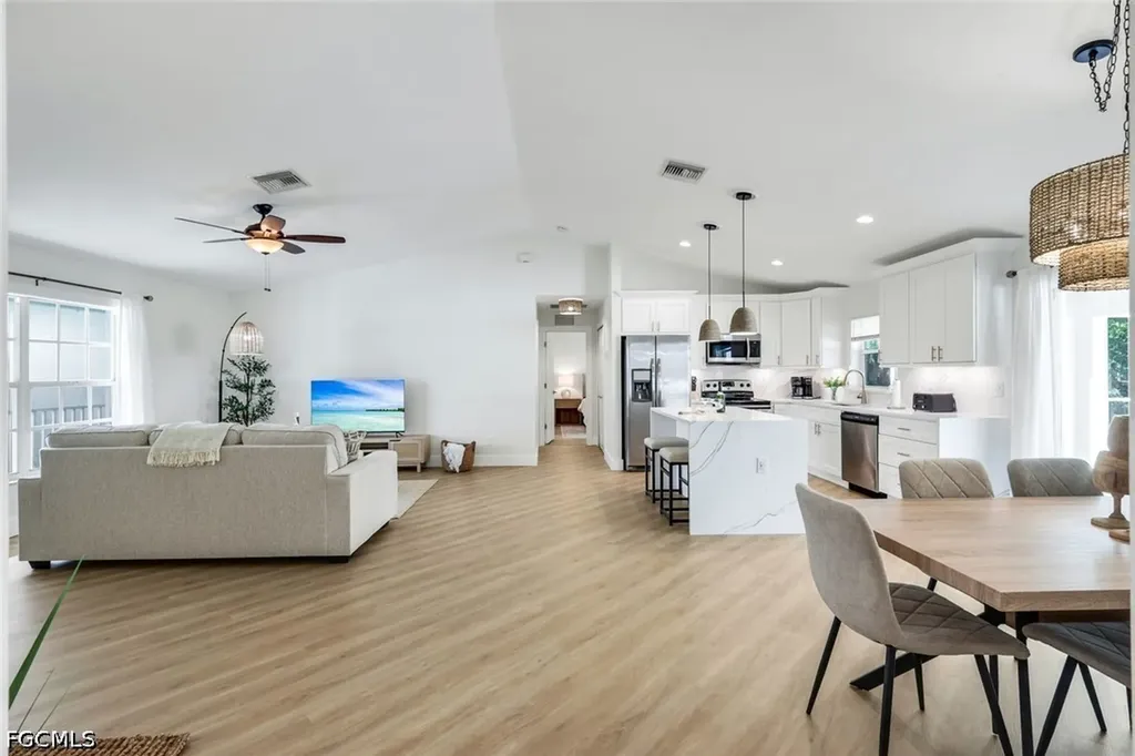 3322 Oasis Boulevard Cape Coral FL 33914