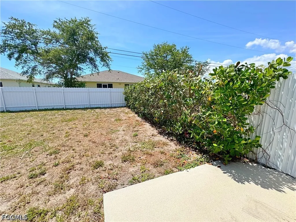 1020/1022 NE 8th Place Cape Coral FL 33909