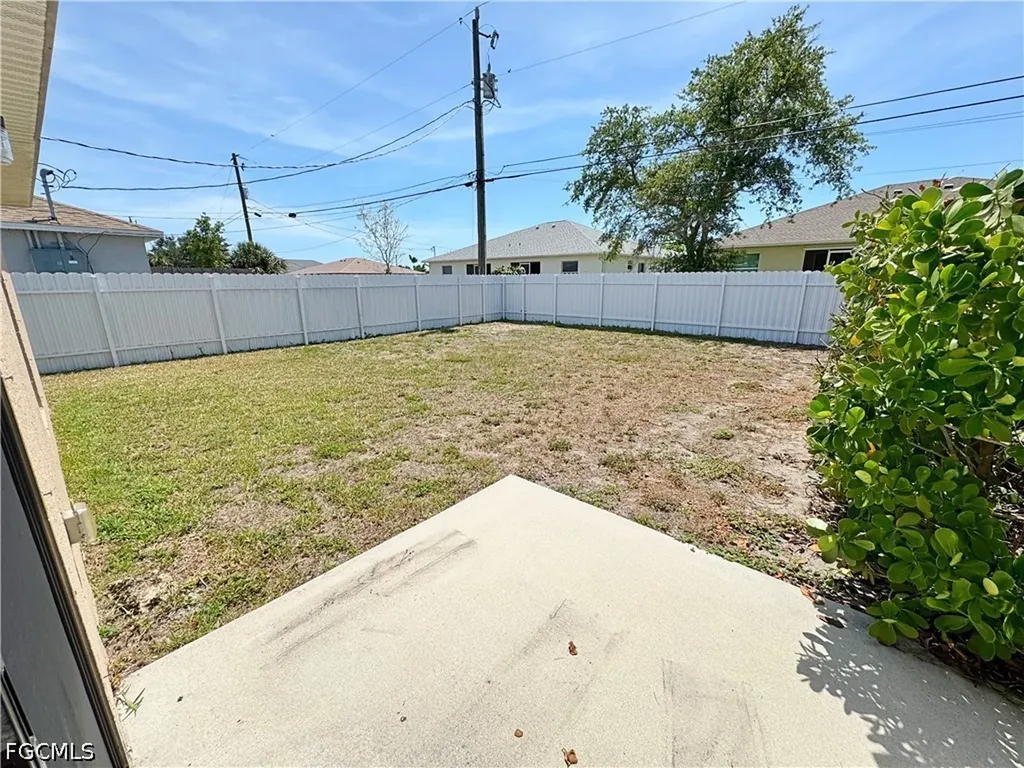 1020/1022 NE 8th Place Cape Coral FL 33909