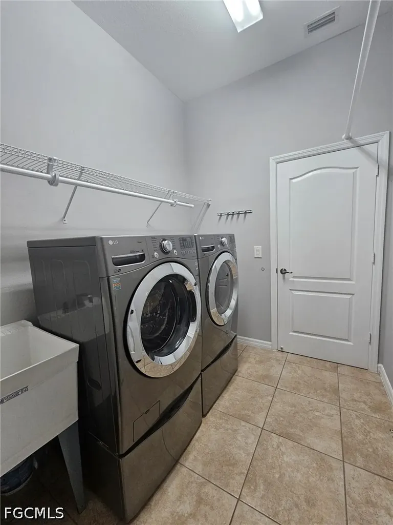 3033 Via Rialto Street Fort Myers FL 33905