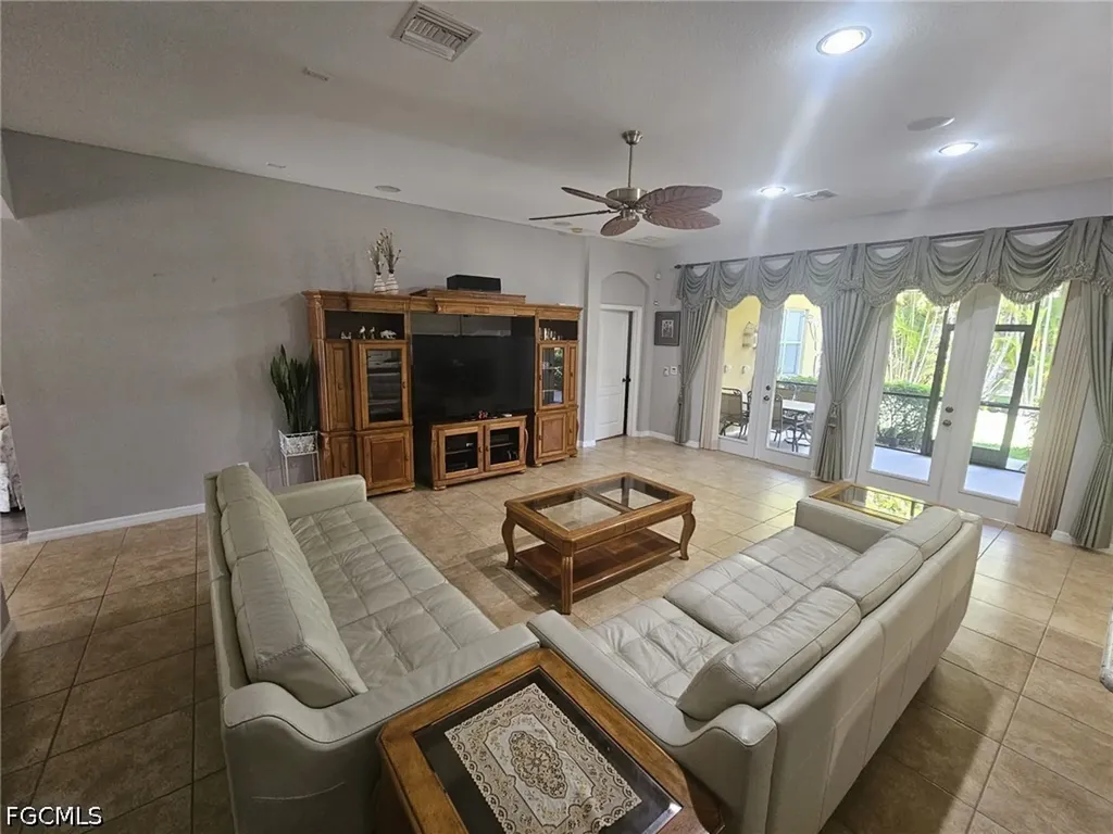 3033 Via Rialto Street Fort Myers FL 33905