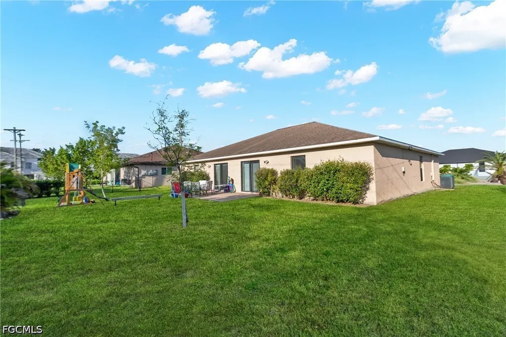 4623 SW 7th Place Cape Coral FL 33914