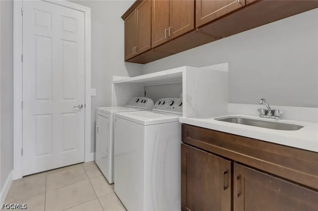 3411 SW 27th Place Cape Coral FL 33914