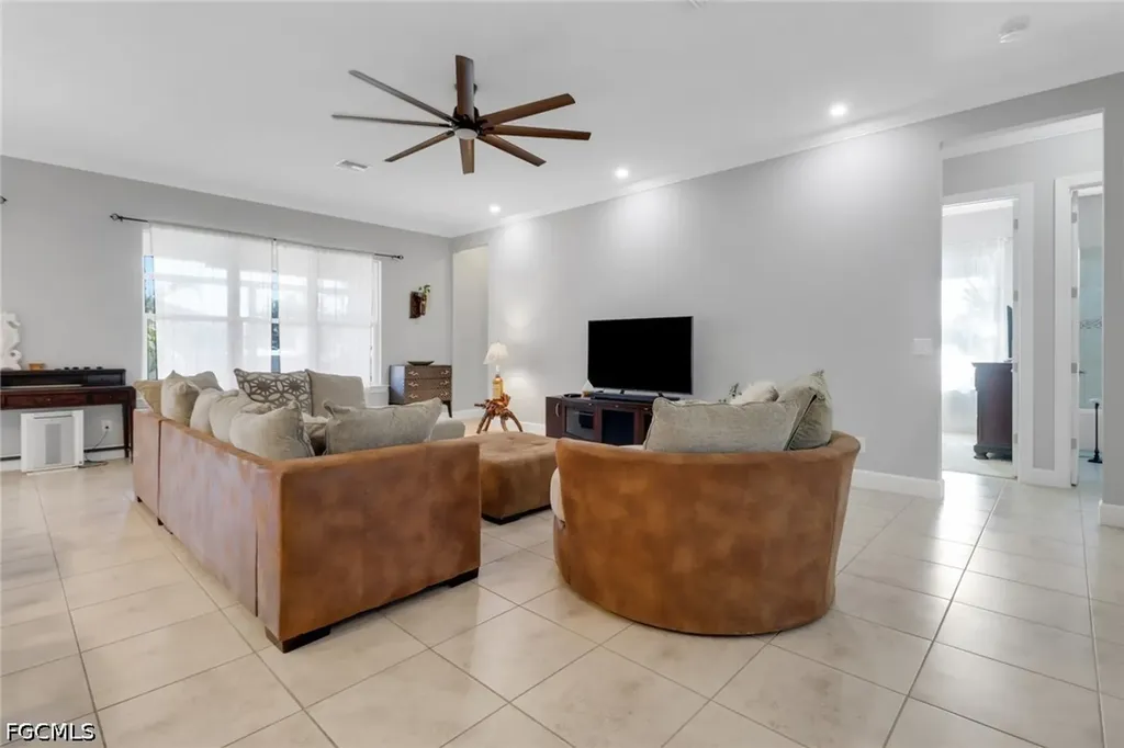 3411 SW 27th Place Cape Coral FL 33914