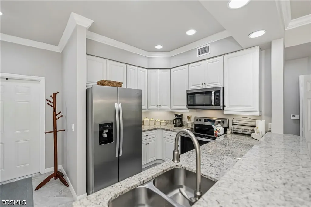 1051 Winding Pines Circle Cape Coral FL 33909