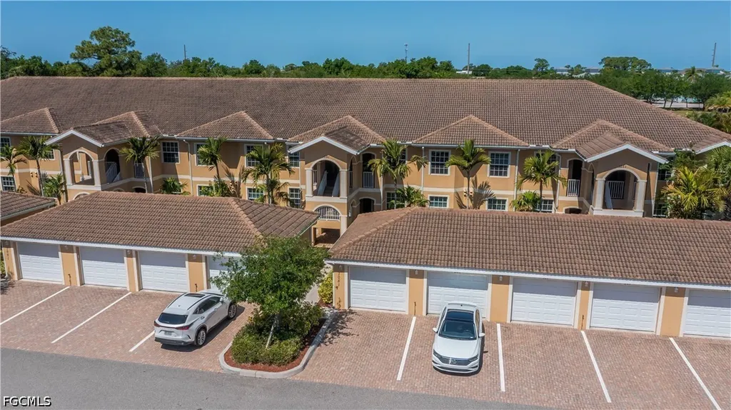 1051 Winding Pines Circle Cape Coral FL 33909