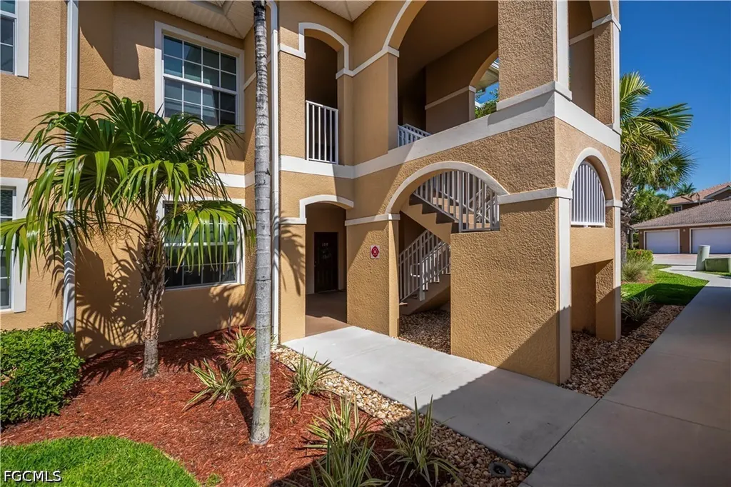 1051 Winding Pines Circle Cape Coral FL 33909