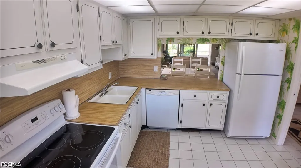 58 Glades Boulevard Naples FL 34112