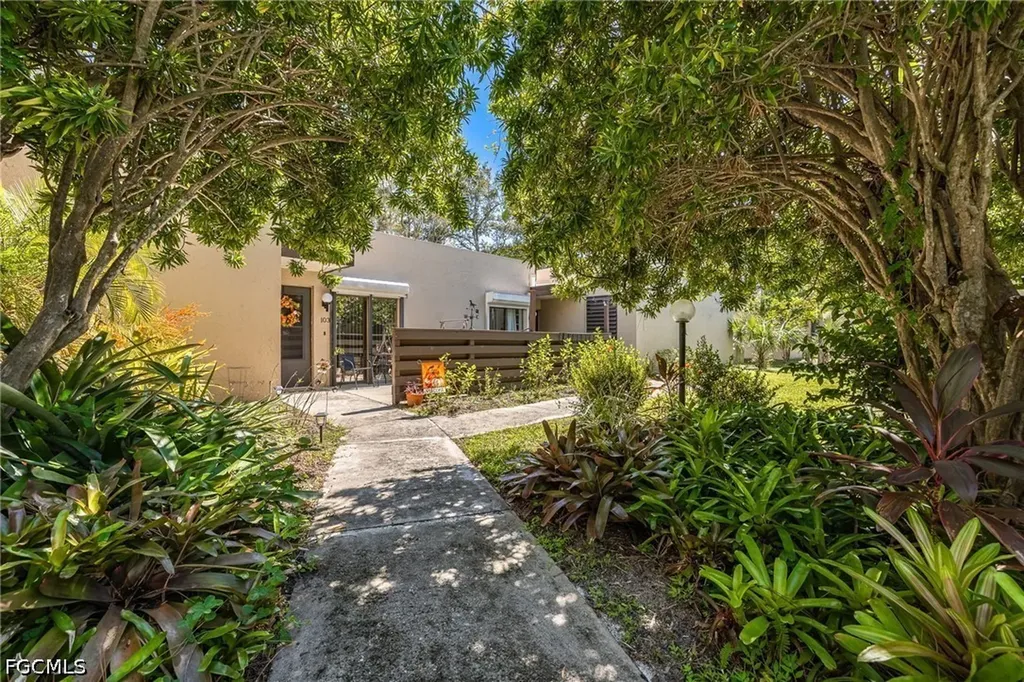 104 Pinebrook Drive Fort Myers FL 33907