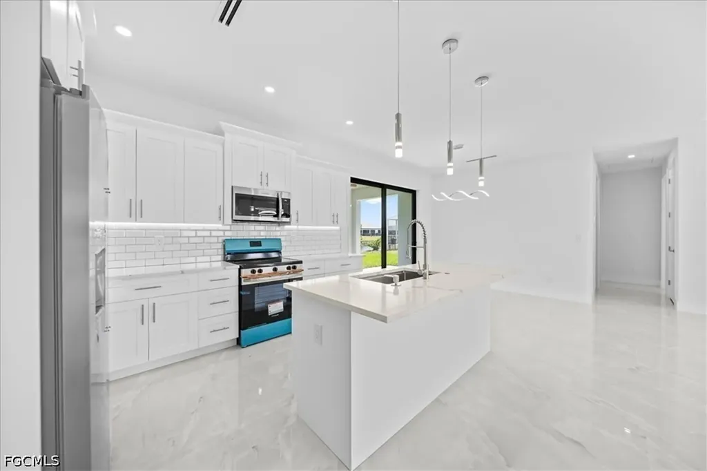 220 NE 9th Street Cape Coral FL 33909