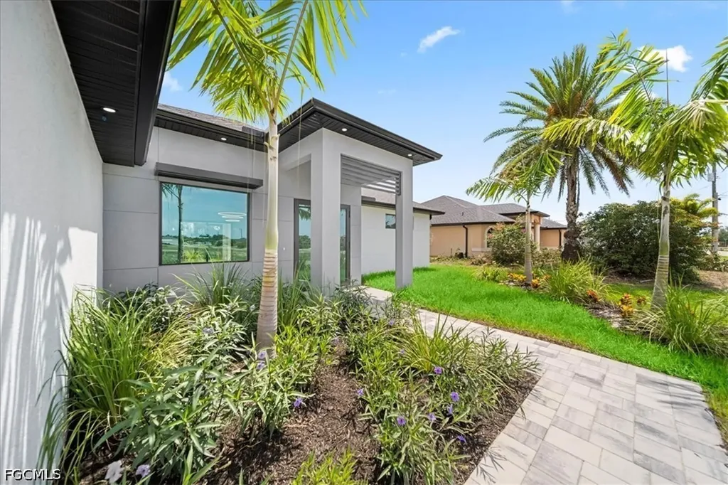 220 NE 9th Street Cape Coral FL 33909