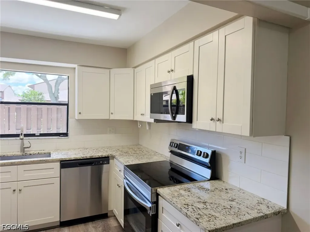 621 SE 12th Avenue Cape Coral FL 33990