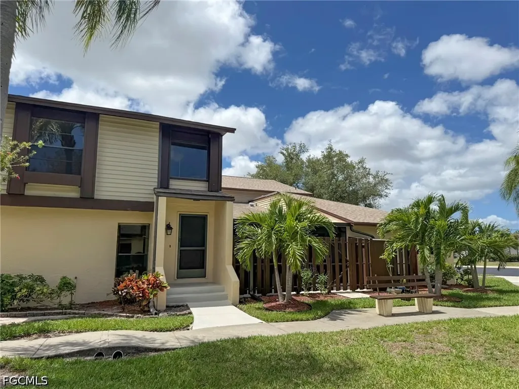 621 SE 12th Avenue Cape Coral FL 33990