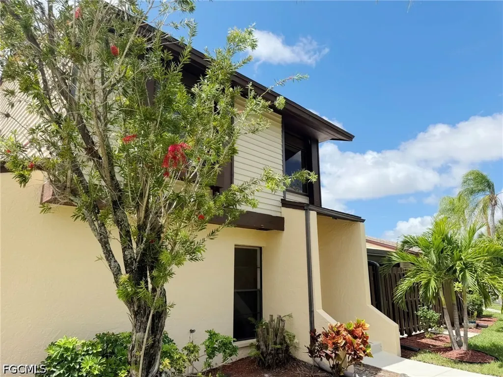 621 SE 12th Avenue Cape Coral FL 33990