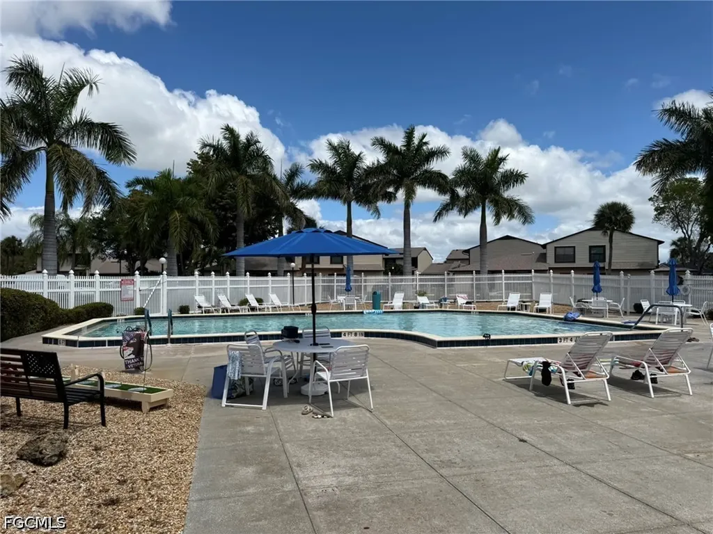 621 SE 12th Avenue Cape Coral FL 33990