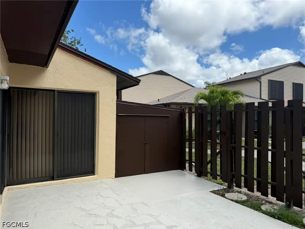 621 SE 12th Avenue Cape Coral FL 33990