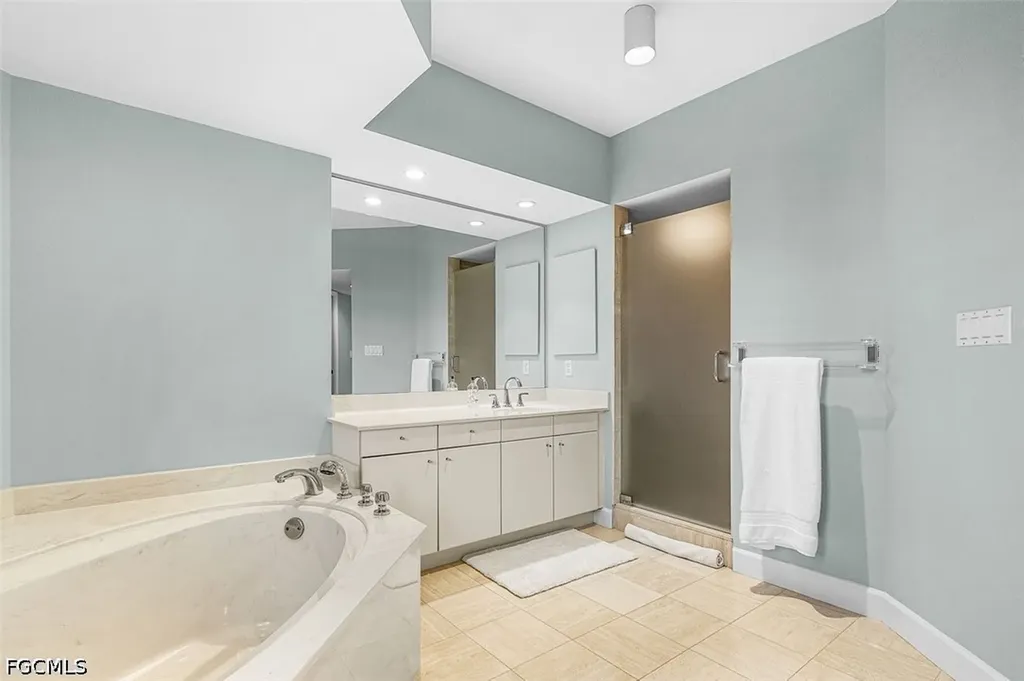 8111 Bay Colony Drive Naples FL 34108