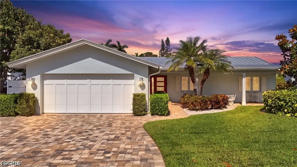 1590 Sandpiper Street Naples FL 34102