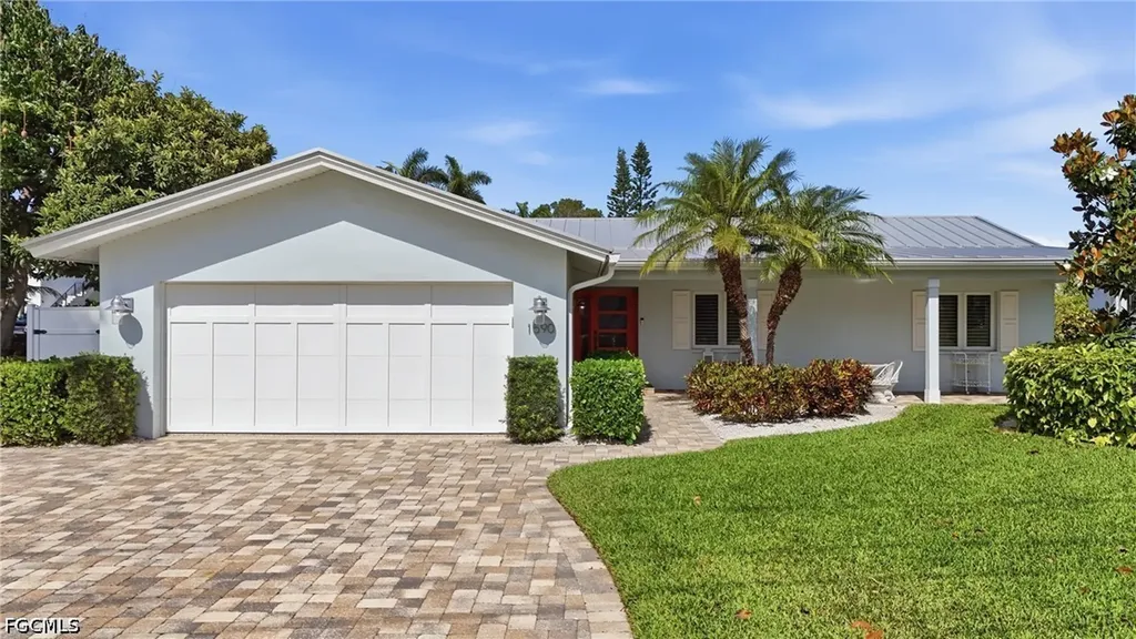 1590 Sandpiper Street Naples FL 34102