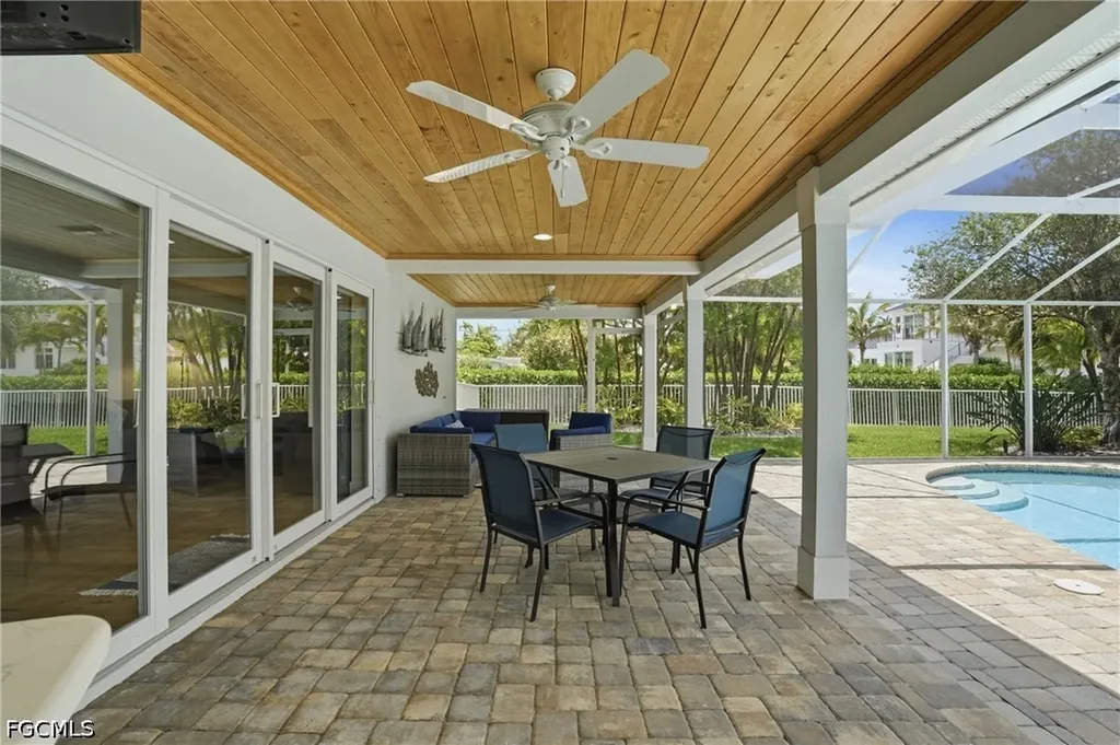 1590 Sandpiper Street Naples FL 34102