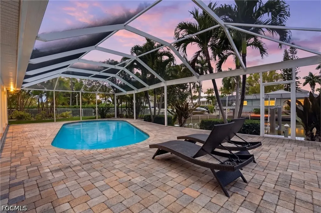 1590 Sandpiper Street Naples FL 34102