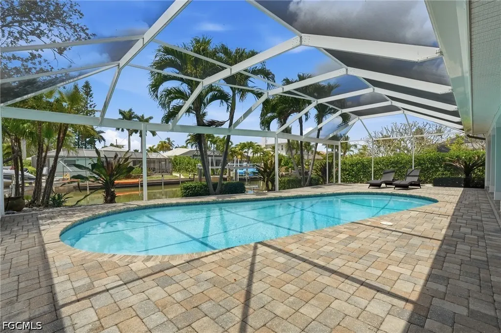1590 Sandpiper Street Naples FL 34102