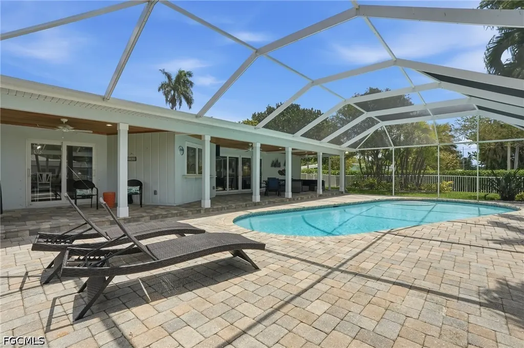 1590 Sandpiper Street Naples FL 34102
