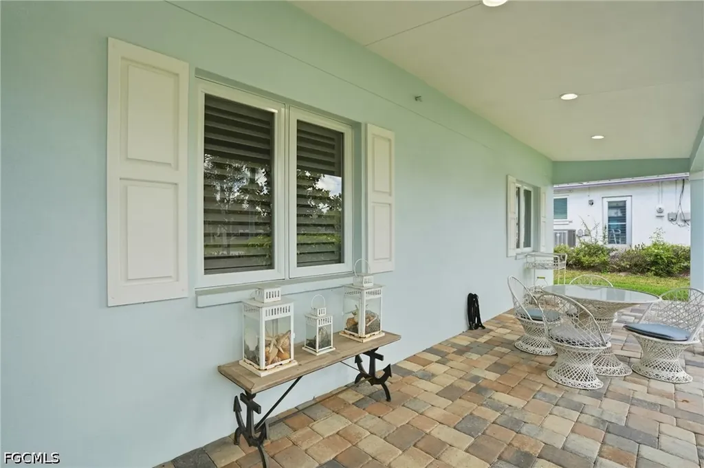 1590 Sandpiper Street Naples FL 34102