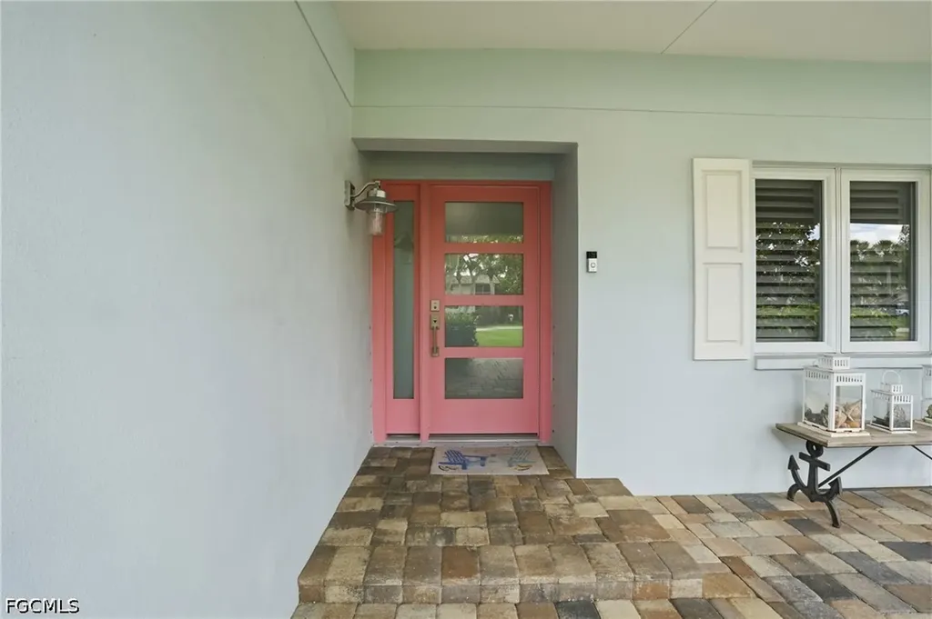 1590 Sandpiper Street Naples FL 34102