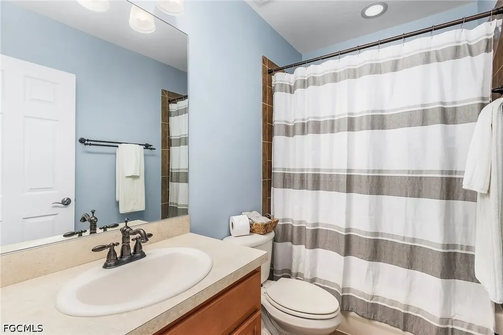 2427 Laurentina Lane Cape Coral FL 33909