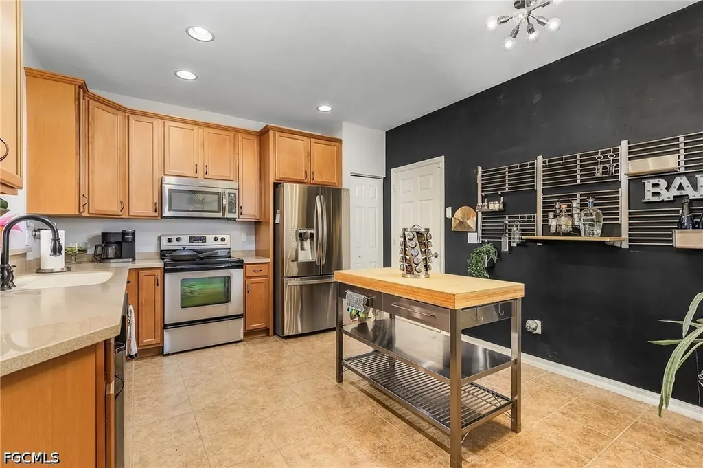 2427 Laurentina Lane Cape Coral FL 33909
