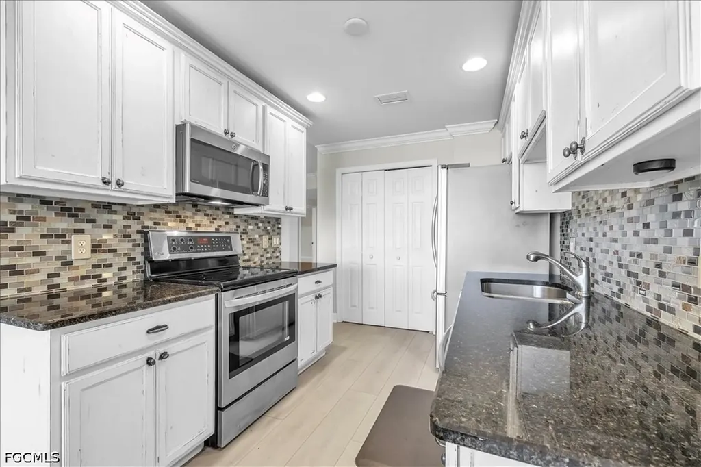 3000 Meandering Way Fort Myers FL 33905