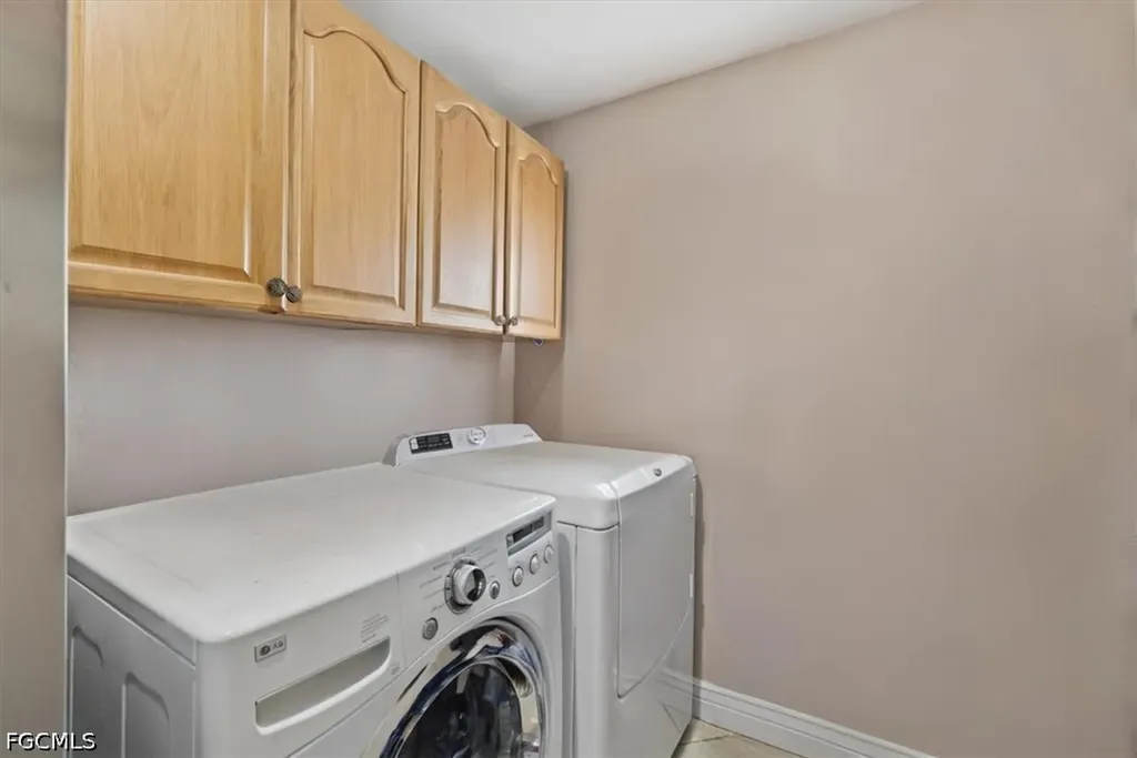 403 SW 28th Place Cape Coral FL 33991