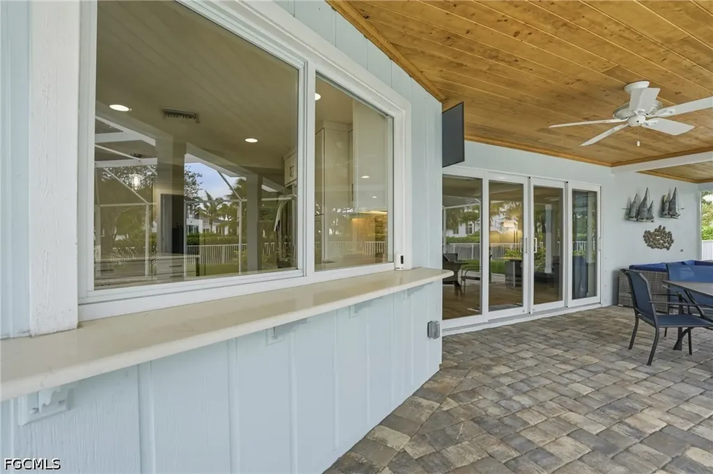 1590 Sandpiper Street Naples FL 34102