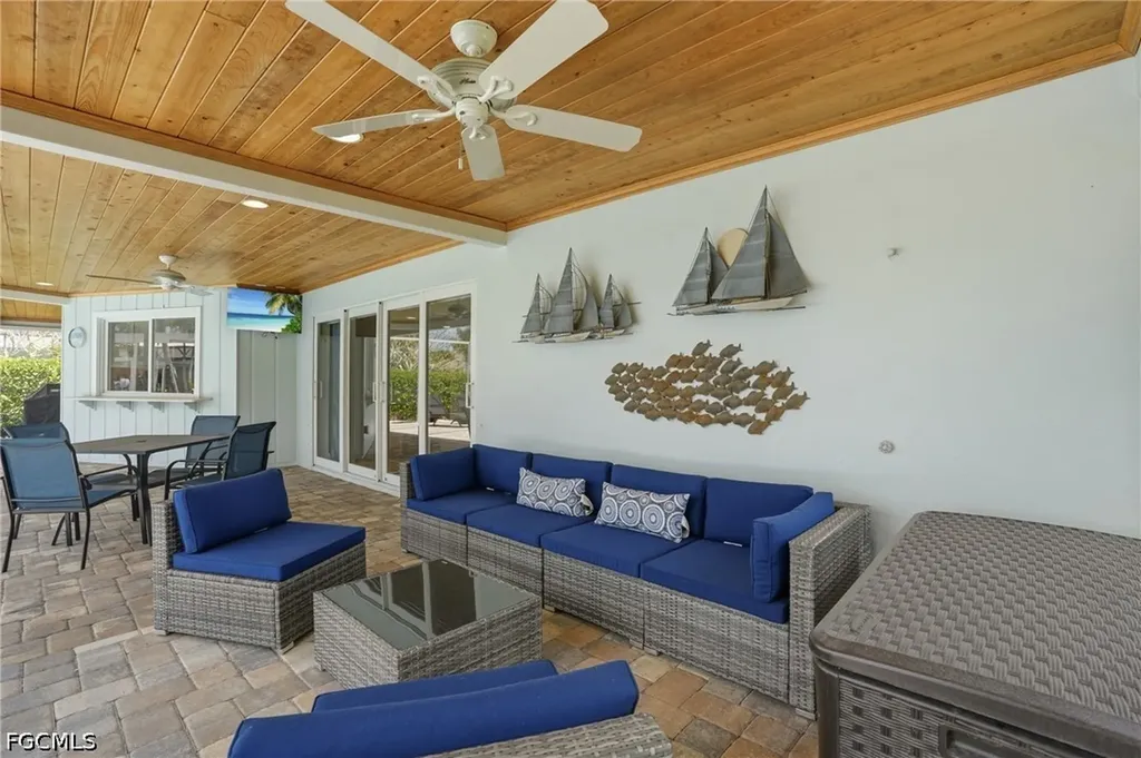 1590 Sandpiper Street Naples FL 34102
