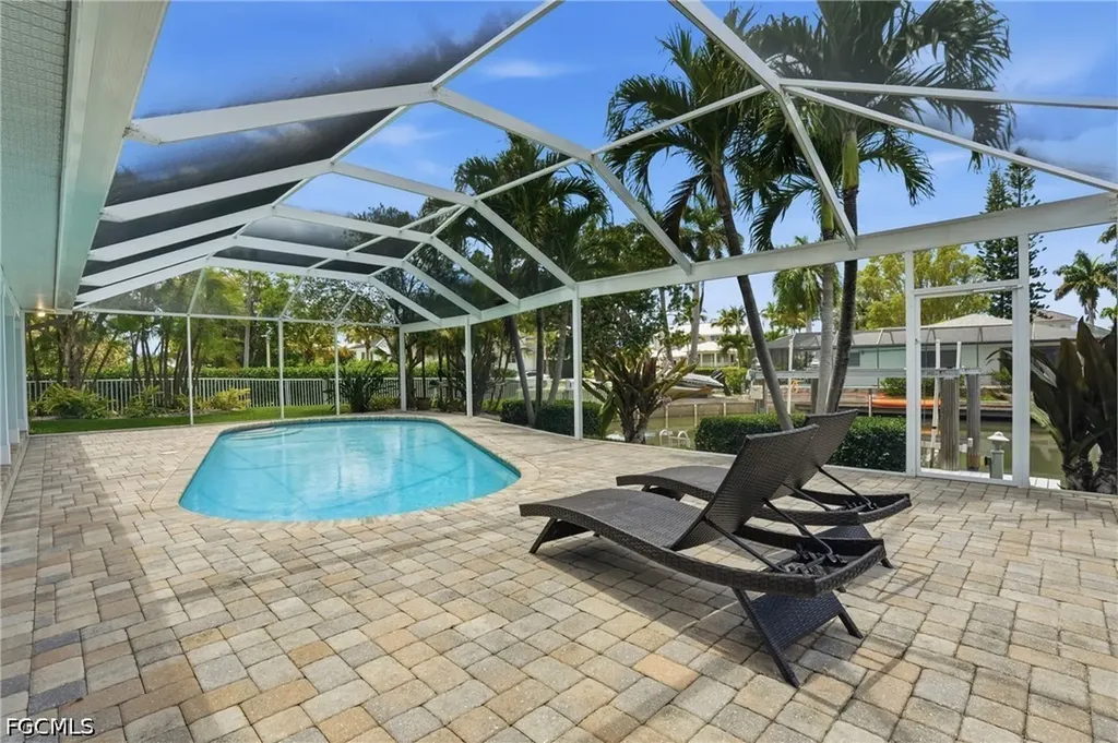 1590 Sandpiper Street Naples FL 34102