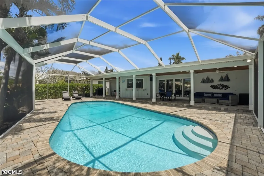1590 Sandpiper Street Naples FL 34102