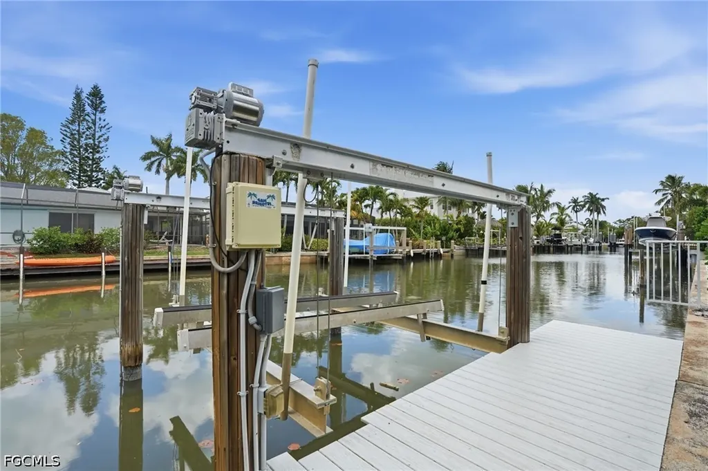 1590 Sandpiper Street Naples FL 34102