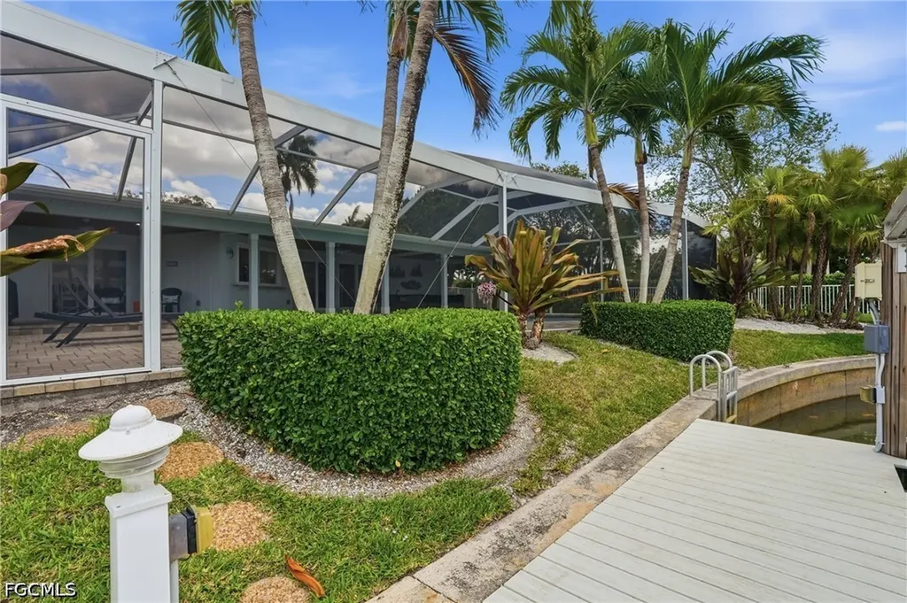 1590 Sandpiper Street Naples FL 34102
