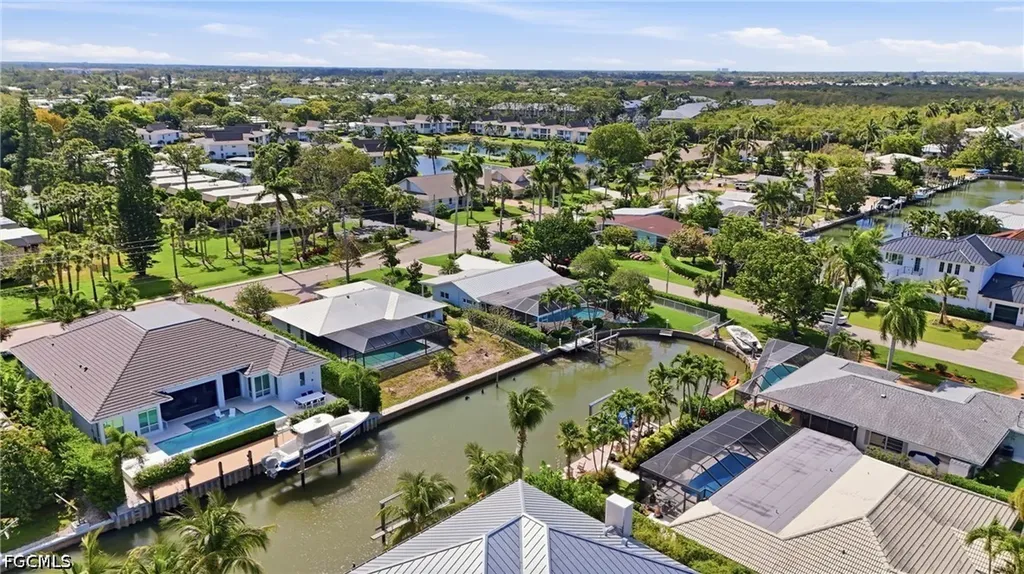 1590 Sandpiper Street Naples FL 34102