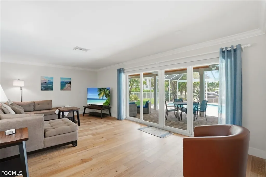 1590 Sandpiper Street Naples FL 34102
