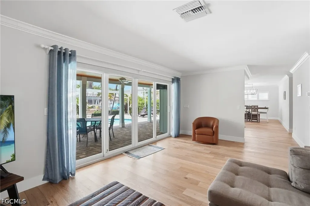 1590 Sandpiper Street Naples FL 34102
